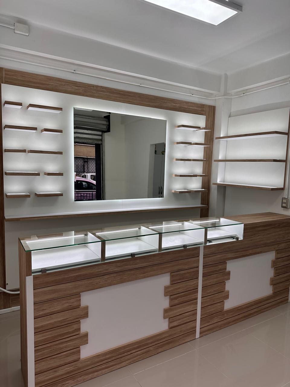 Mobiliario para óptica a medida Concepción - Sobel Muebles