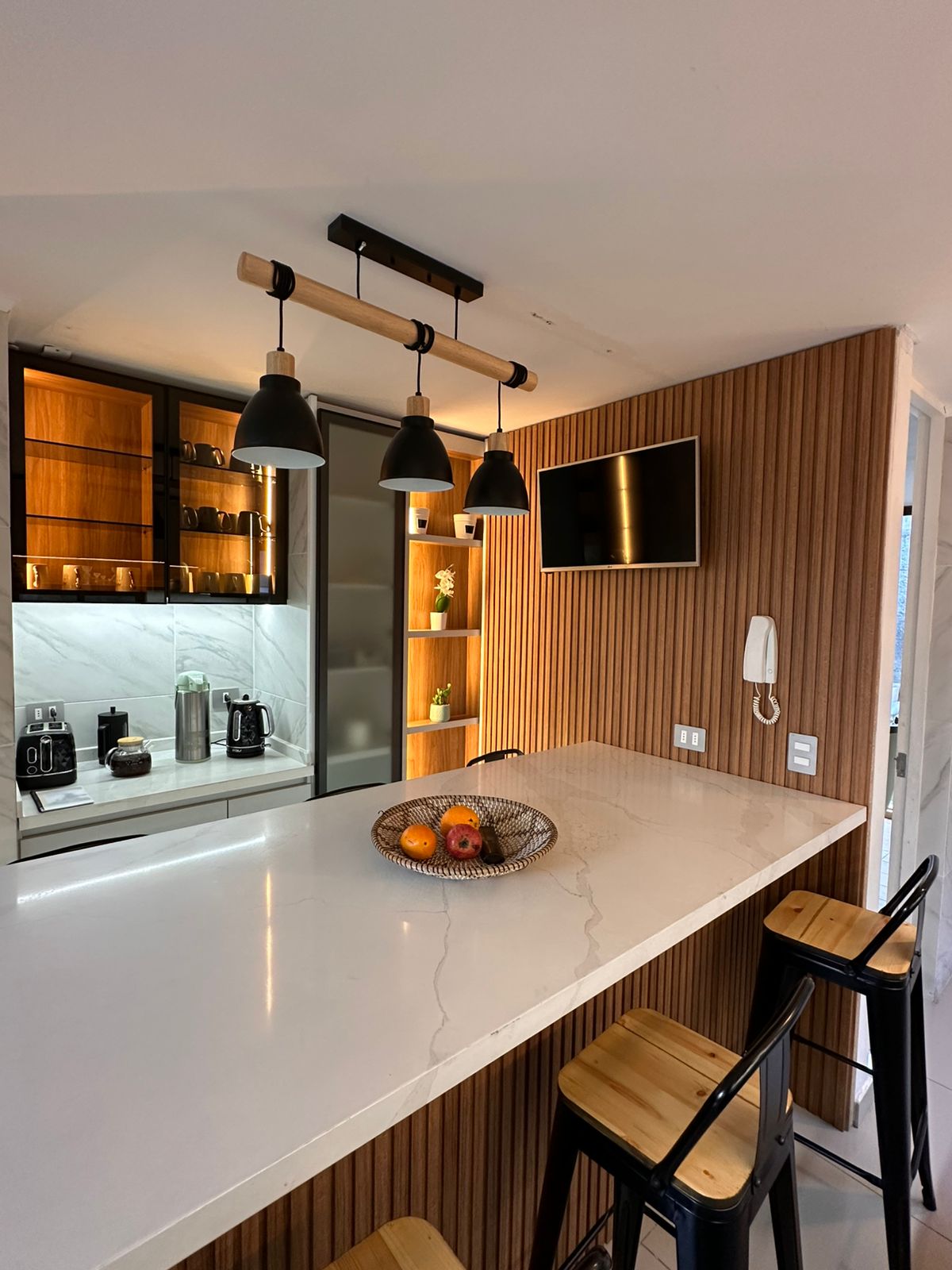 Cocina integral a medida con mesón calacatta Concepción - Sobel Muebles