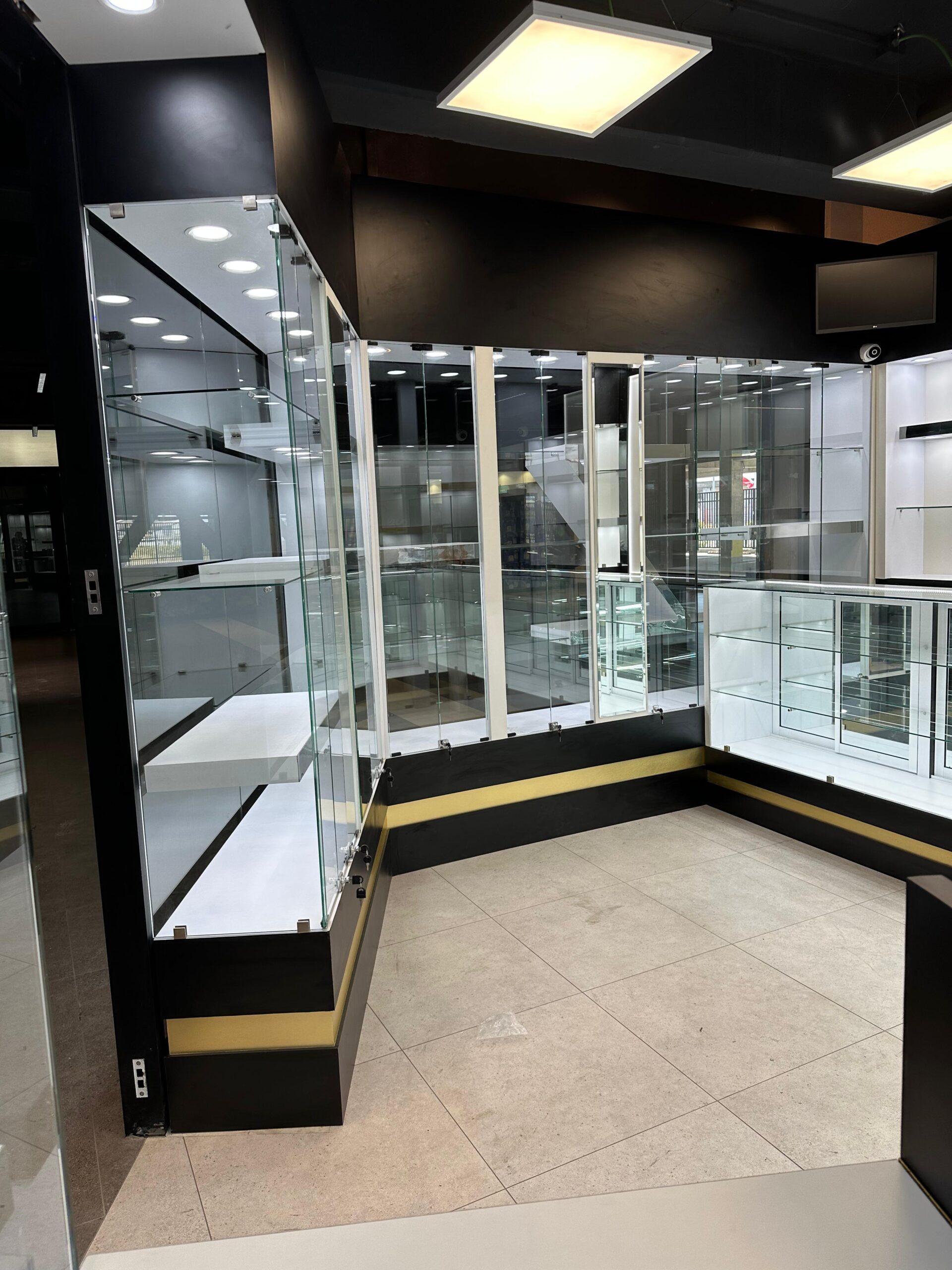Vitrinas de exhibición a medida Concepción - Sobel Muebles